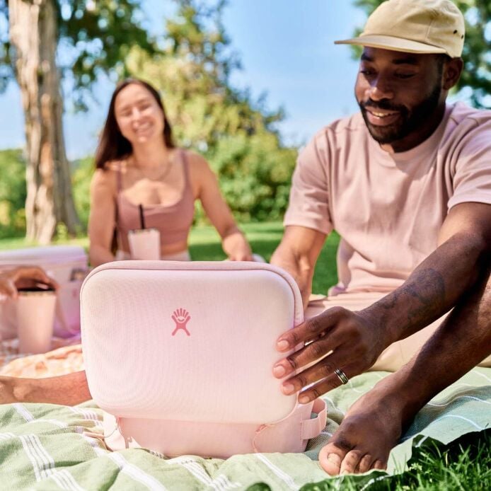 5-l-carry-outtm-lunch-box-l1 hf_s24_trillium_45_1.jpg