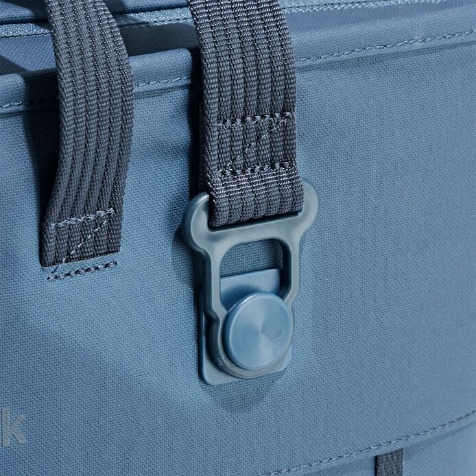 carryouttm-soft-cooler-tote-30-l-f5 250815_hydro_cooler_details_14838_2_7.jpg