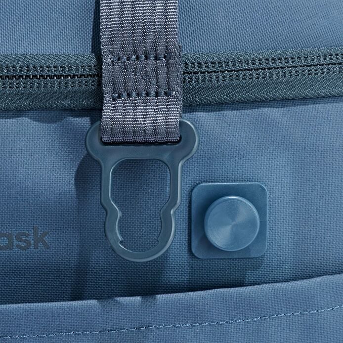 carryouttm-soft-cooler-30-l-o9 250815_hydro_cooler_details_14856_2_5.jpg