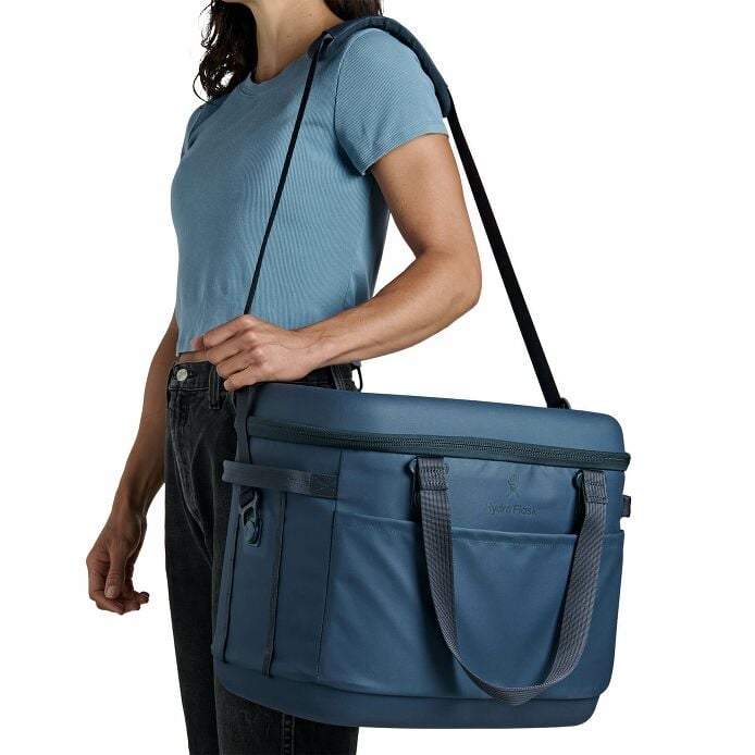 carryouttm-soft-cooler-30-l-o9 250815_hydro_s26_hb_14546_5.jpg