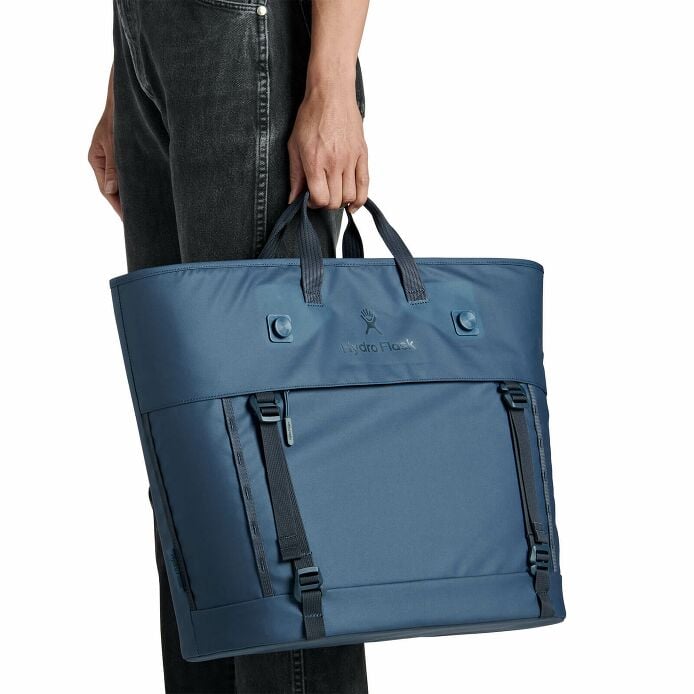 carryouttm-soft-cooler-tote-30-l-f5 250815_hydro_s26_hb_14619_2.jpg