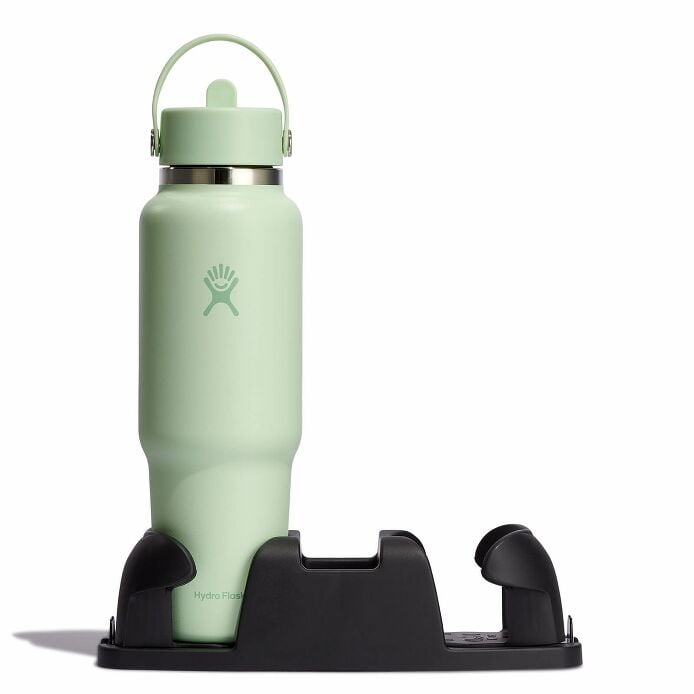 40-oz-travel-bottle-with-flex-straw-cap-y1 aloe-travel-bottle-in-cuplholder_3_3_1.jpg