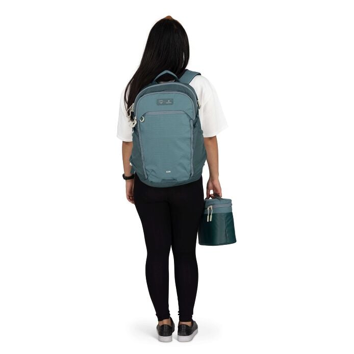 osprey-axis-x-hydro-flask-campus-essentials-bundle-e4 axisxhydroflask_s26_onbody3_cascadeblue_10007249_2.jpg