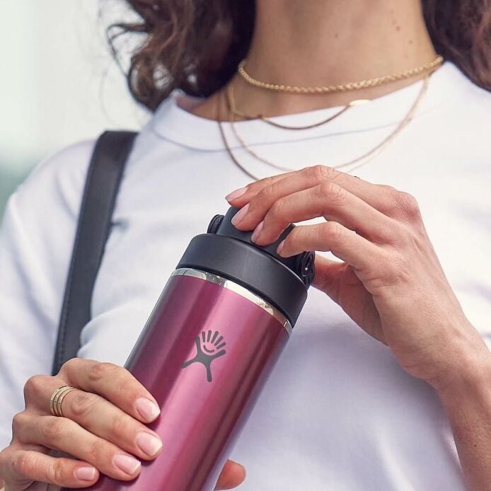 32-oz-lightweight-chug-cap-bottle-d3 hf_s26_lightweight_mcinnis_5123_1_8.jpg