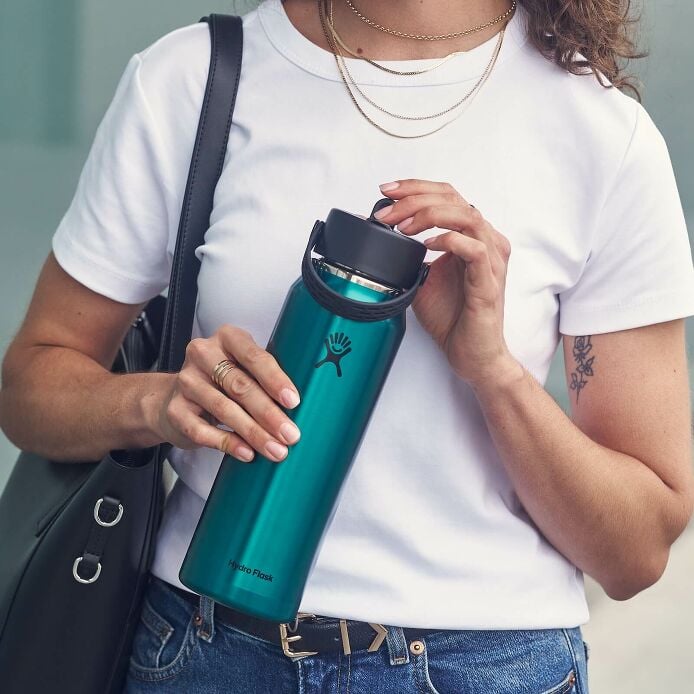 32-oz-lightweight-flex-straw-bottle-h2 hf_s26_lightweight_mcinnis_5167_2_3.jpg