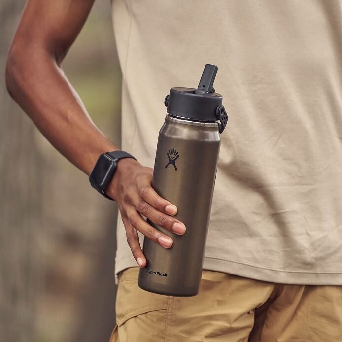 32-oz-lightweight-flex-straw-bottle-h2 hf_s26_lightweight_mcinnis_6345_2_3.jpg