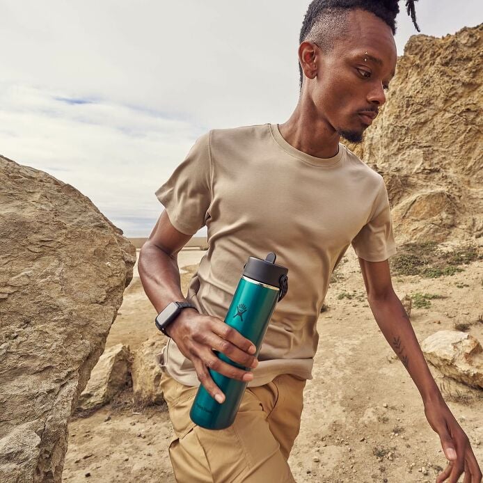 24-oz-lightweight-flex-straw-bottle-j0 hf_s26_lightweight_mcinnis_6828_4.jpg