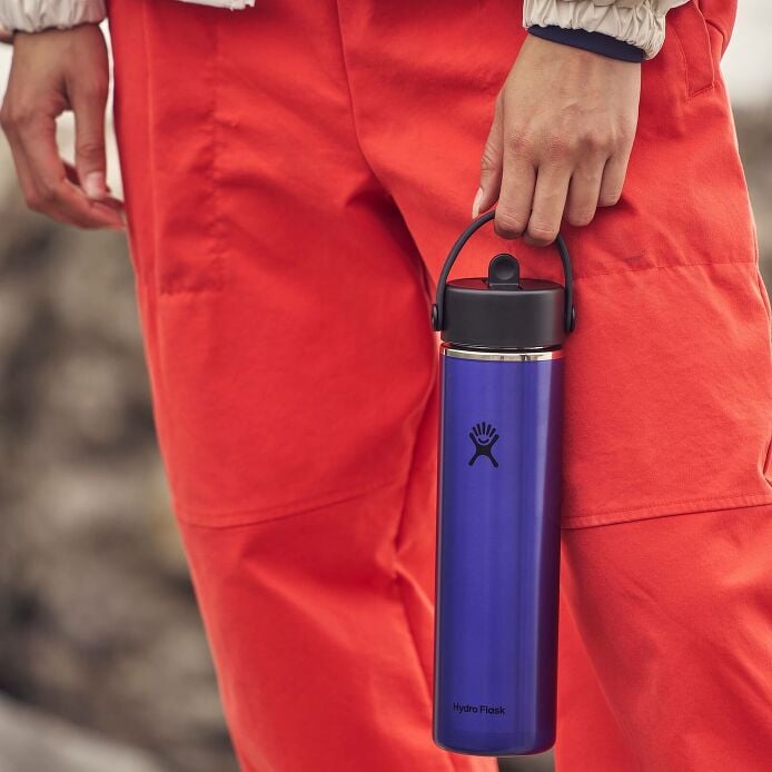 24-oz-lightweight-flex-straw-bottle-j0 hf_s26_lightweight_mcinnis_7443_3.jpg