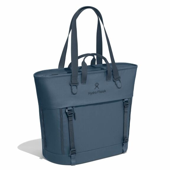 carryouttm-soft-cooler-tote-30-l-f5 maxiit384-carryout-tote-30l-harbor-blue-angled_1_1.jpg